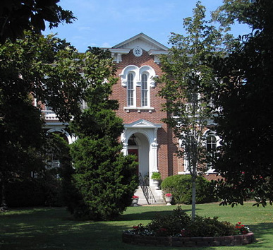 Home of Julian and Iris Gracey
photo by Sara Klien28